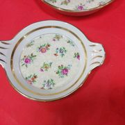 4 dishes or flowery ramekins