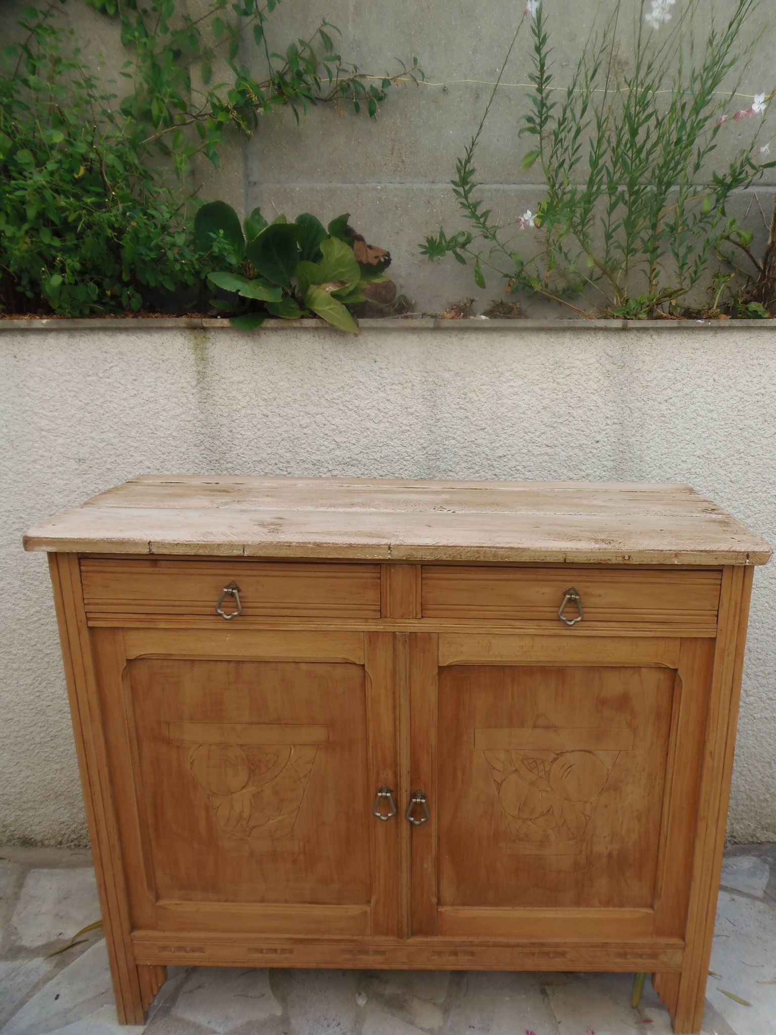 Art Deco buffet in natural wood, authentic charm.