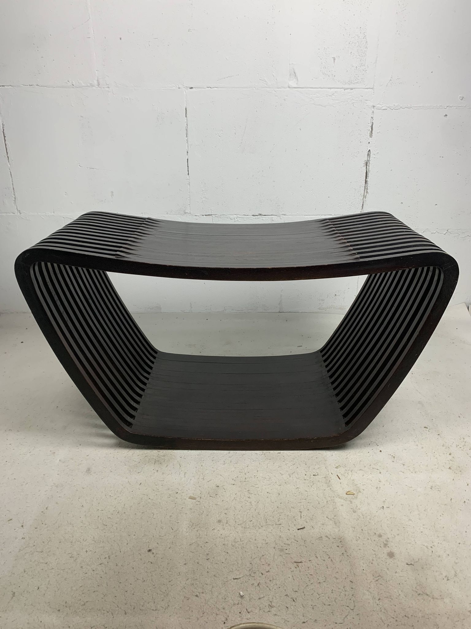 Banc ou table basse à lattes en bois ondulé et courbé, style néerlandais post-moderne, années 1970