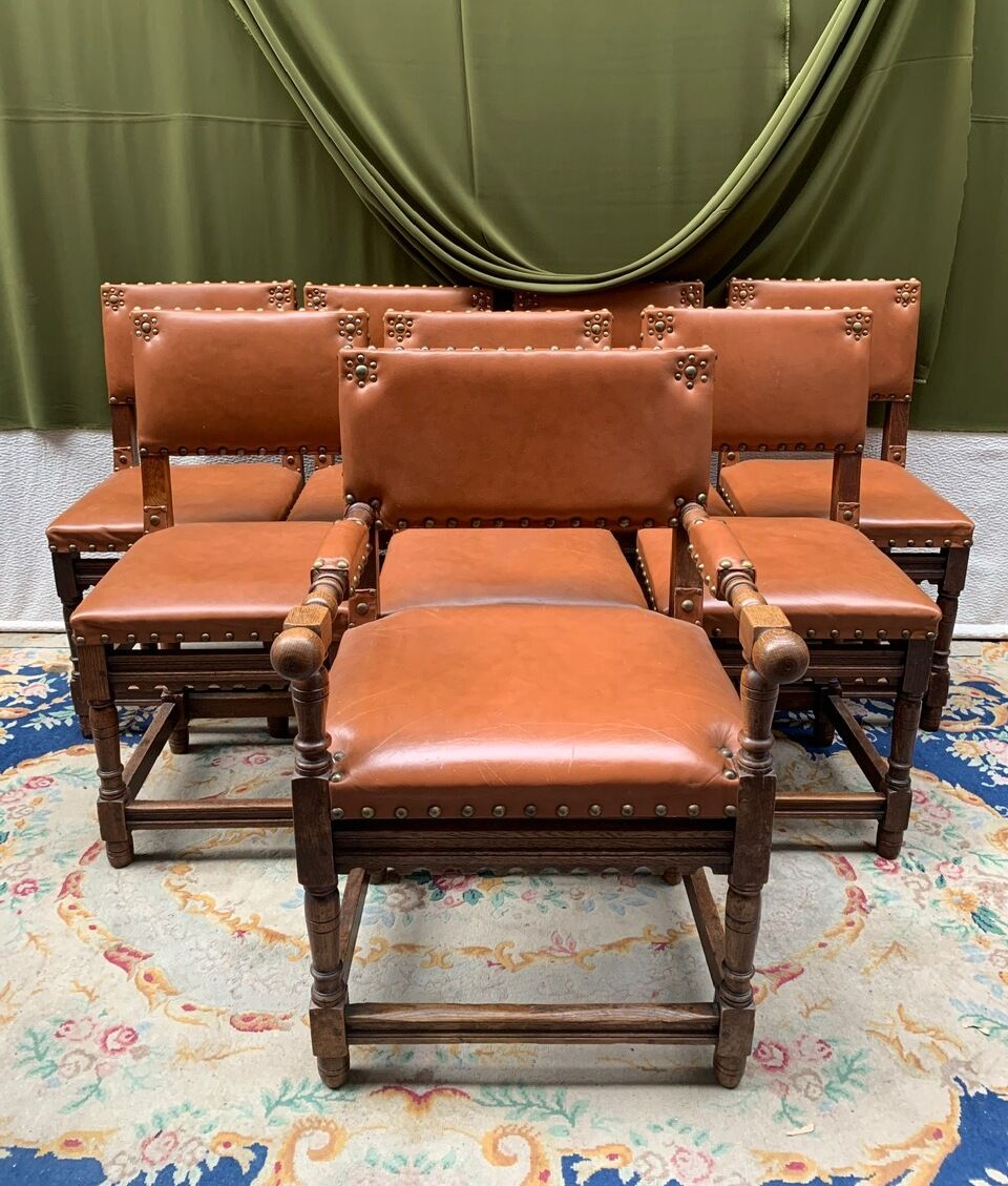 Set of 7 Renaissance-style chairs and armchairs.