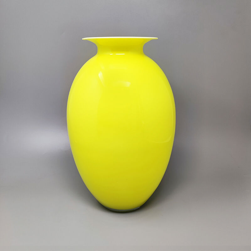 1960s yellow vase by dogi in murano glass. made in italy