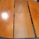 Table scandinave