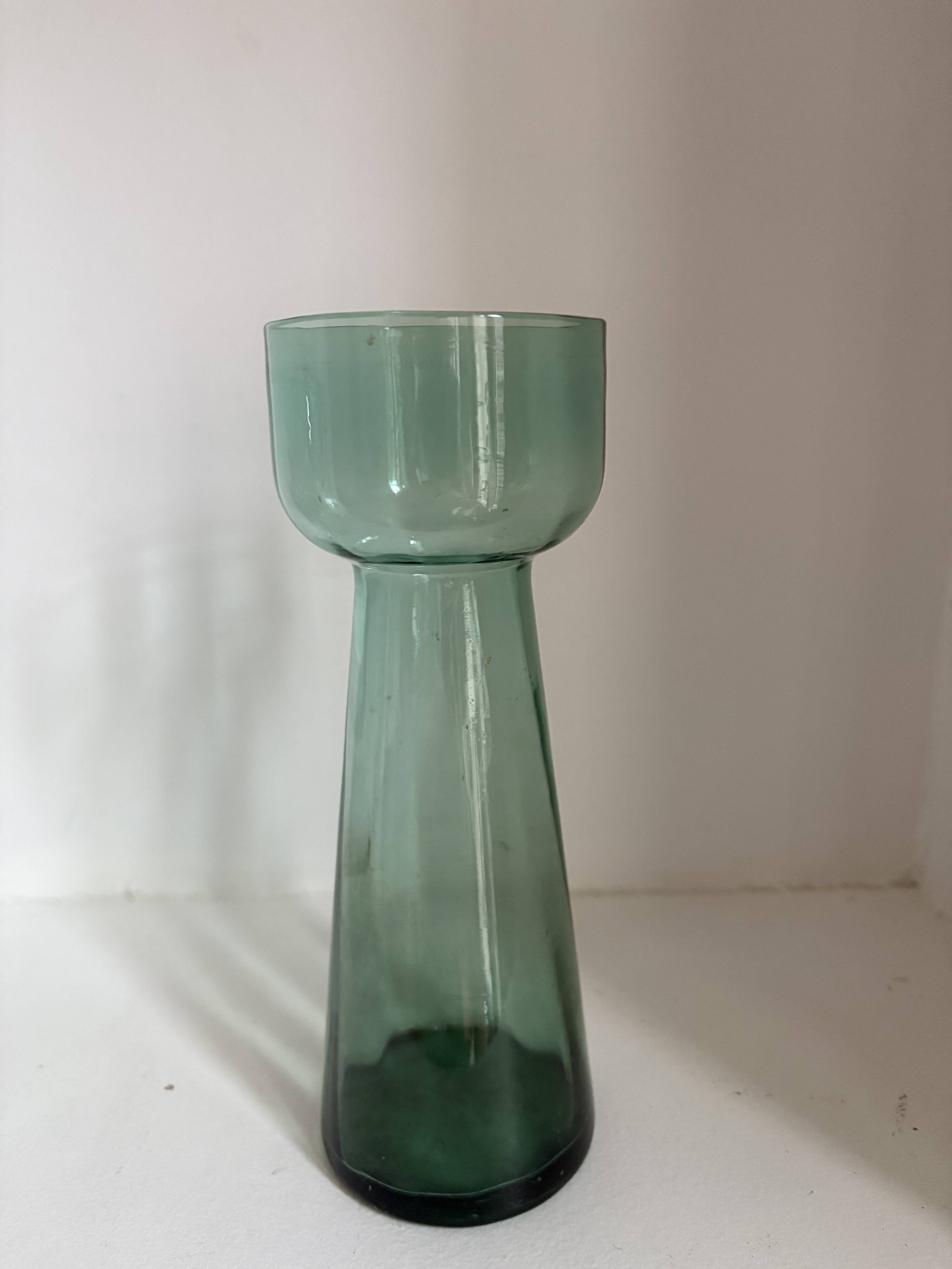 Set of 18 decorative items