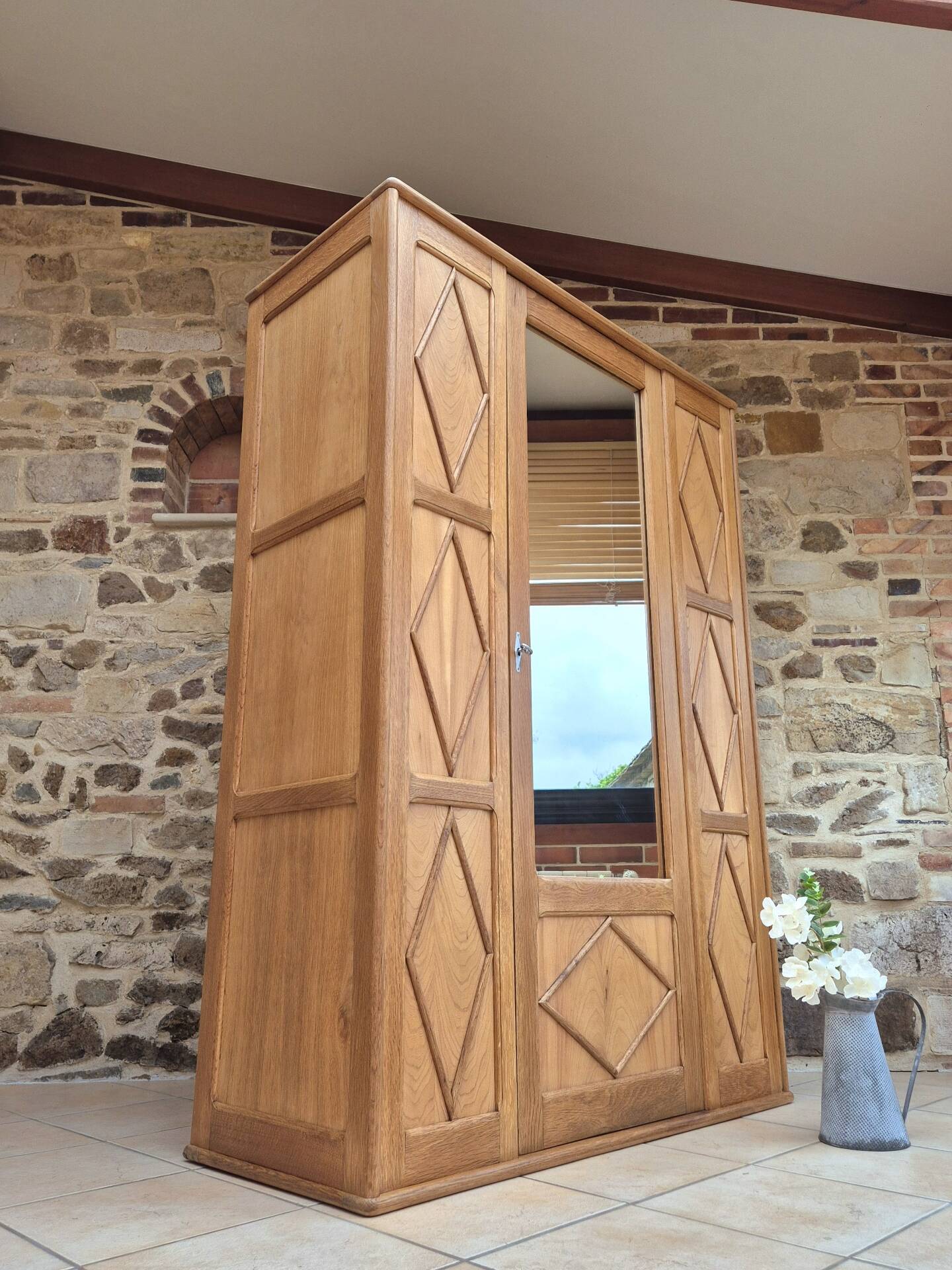 Armoire vintage