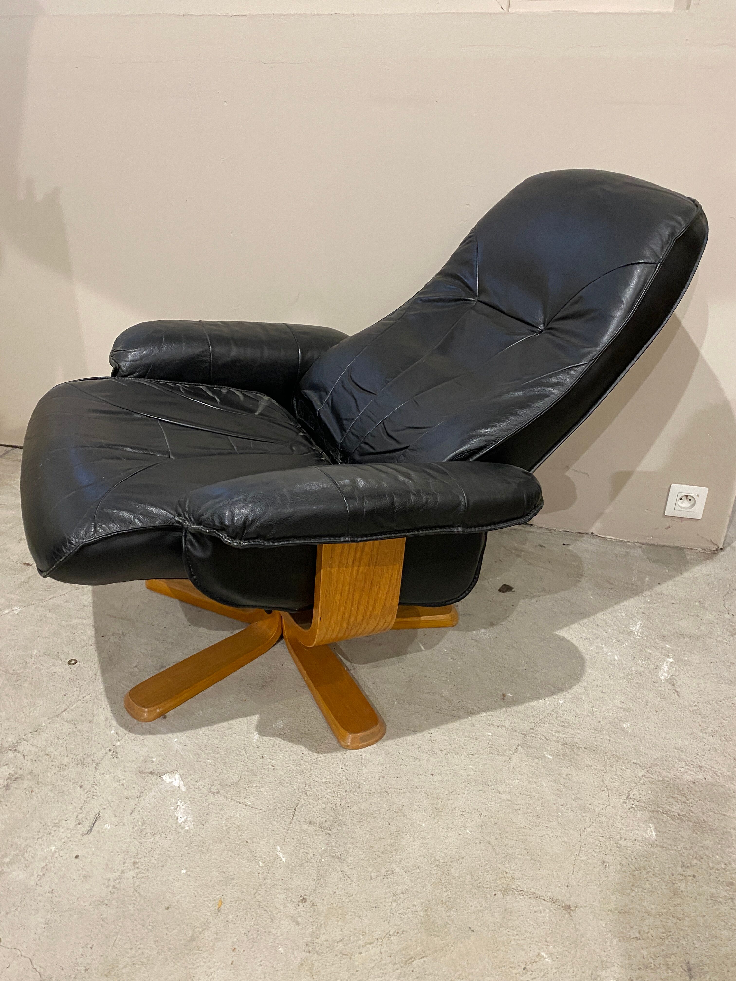 Scandinavian black leather relax armchair