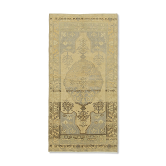 1950s Hand-Knotted Decorative Turkish Beige Carpet 105 cm x 210 cm