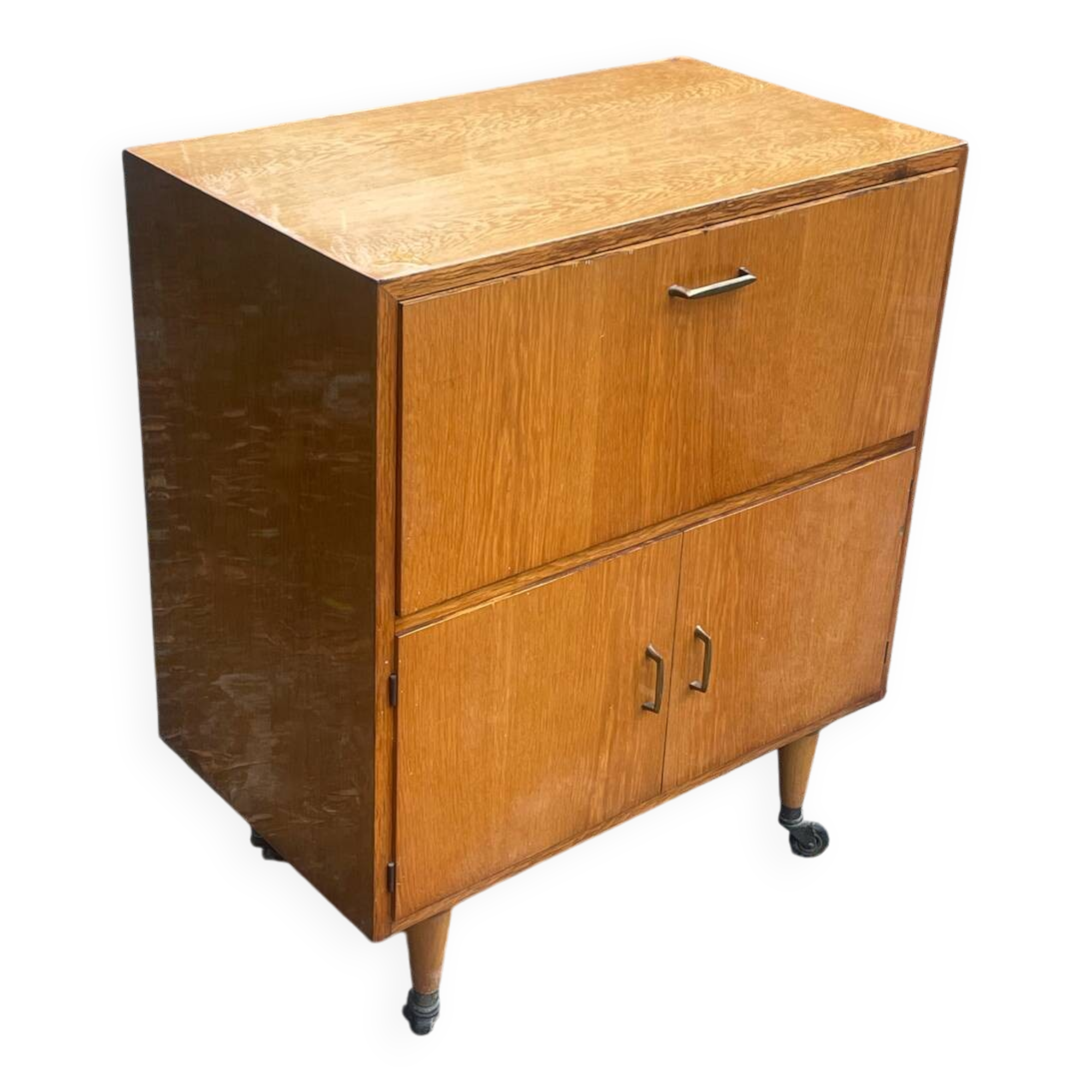 Side table on wheels