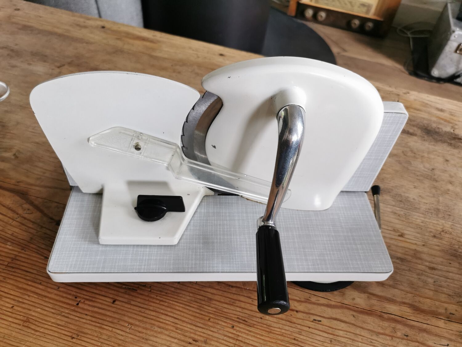 Vintage Formica slicer