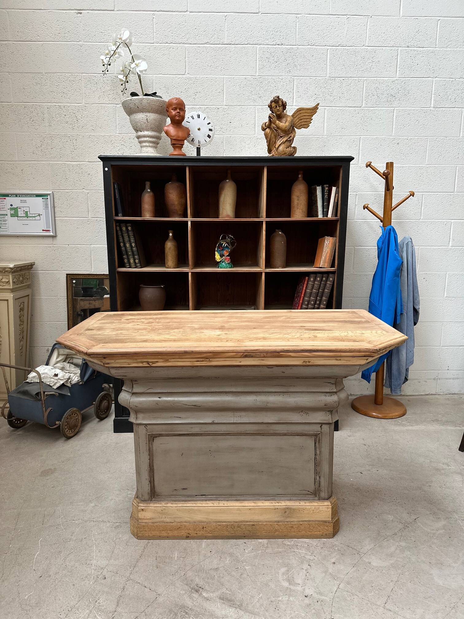 Early 20th century counter