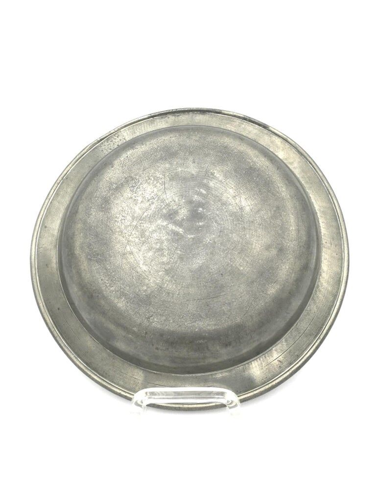 Dish with coat of arms, 18th century