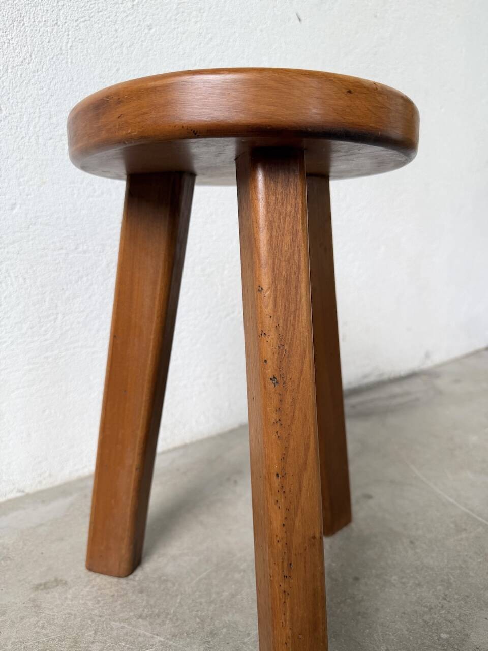 Tripod stool elm