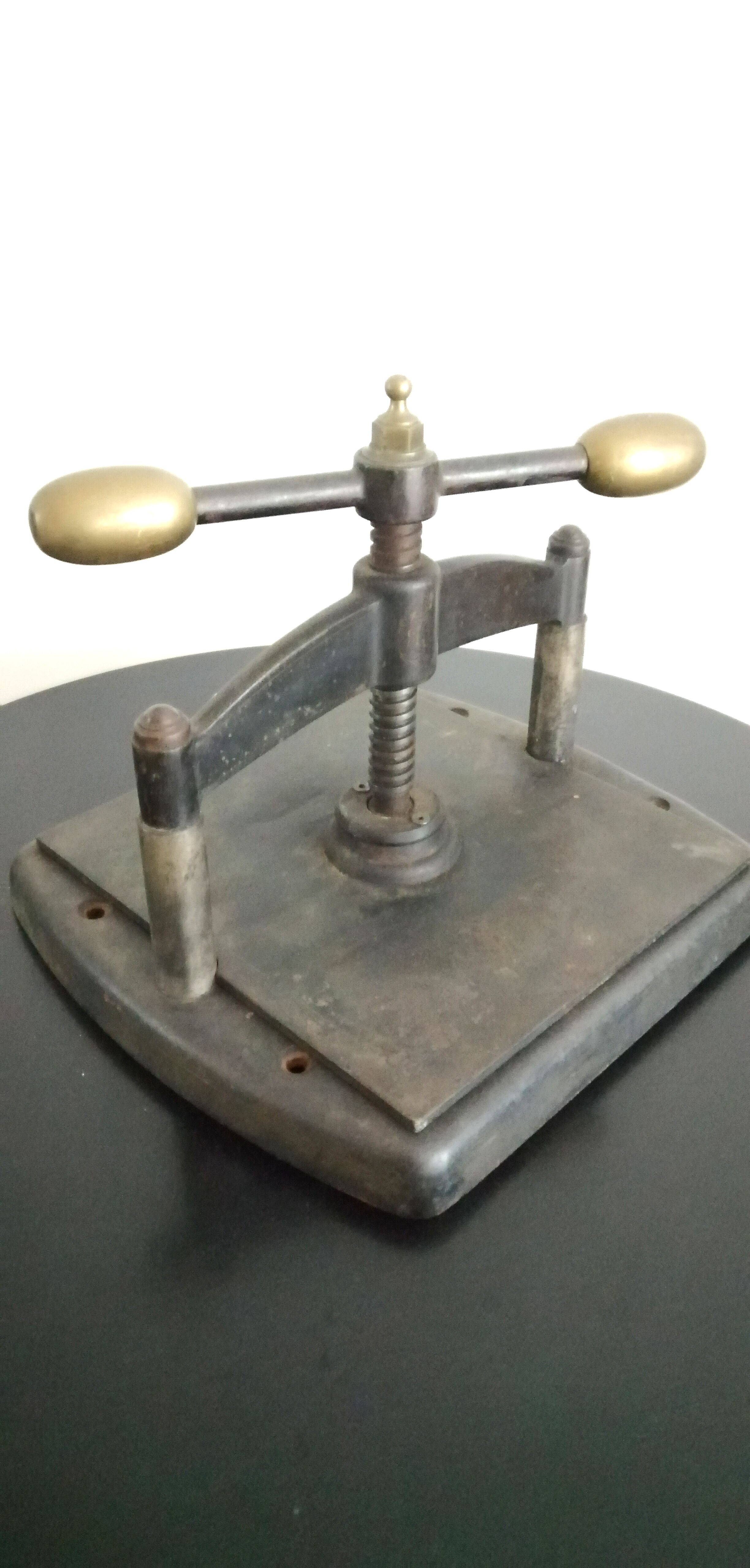 Old press for binding "Ravasse"