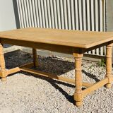 Stretchable stripped farmhouse table