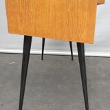 Console serves Singer Scandinavian design 1960