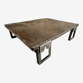 Industrial coffee table steel pallet table