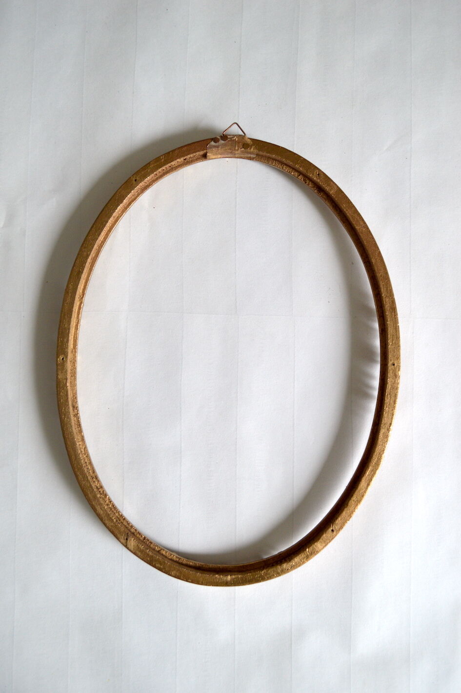 Oval gilded wooden frame
