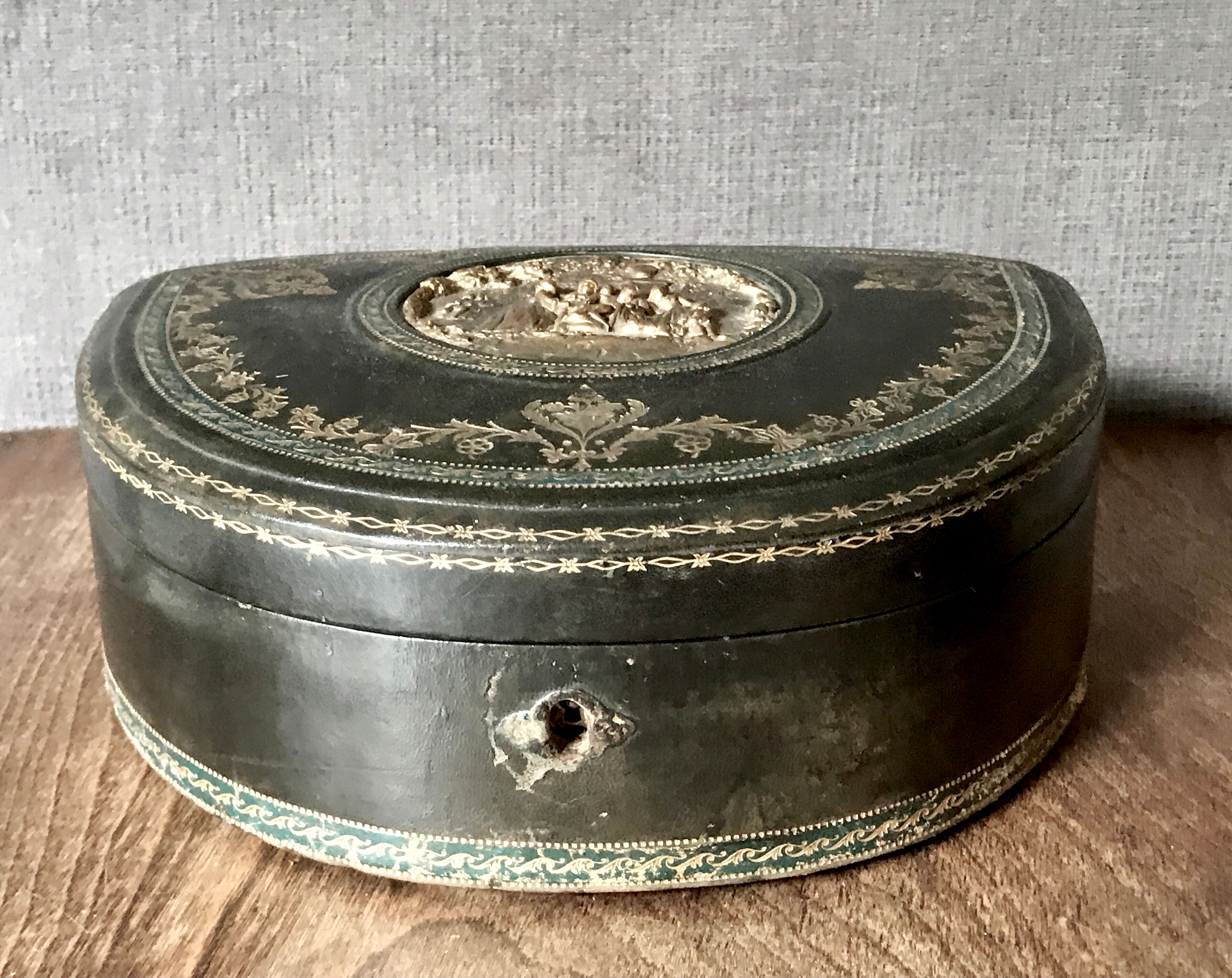 Old large leather jewelry box with a central medallion, XIX century, Napoleon III