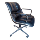 Fauteuil Charles Pollock cuir noir époque 1970
