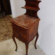 Chevet rocaille en noyer