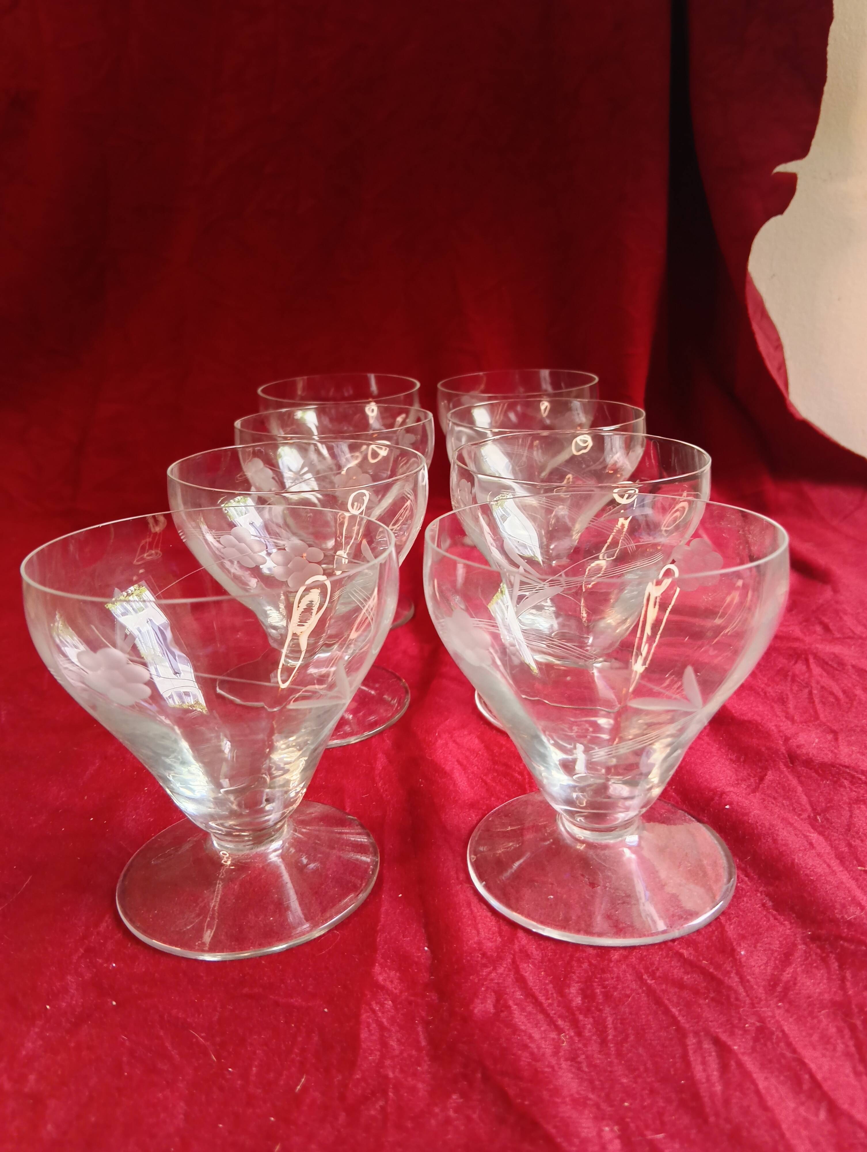 SET OF 8 ART DECO CHAMPAGNE OR DESSERT CUPS