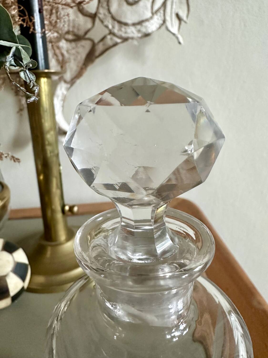 Glass bottle and its glass stopper