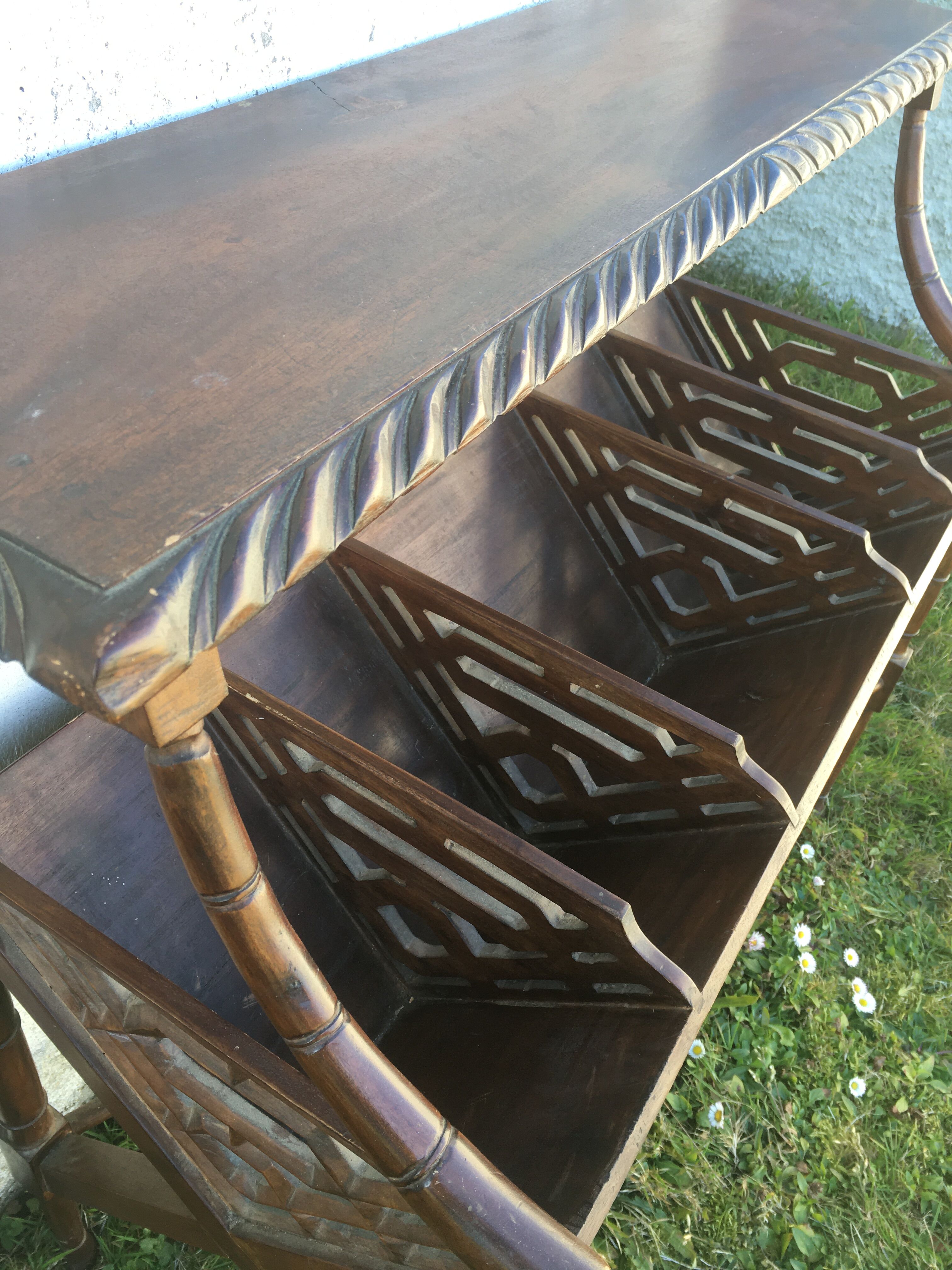 Door magazines / hotel books in mahogany