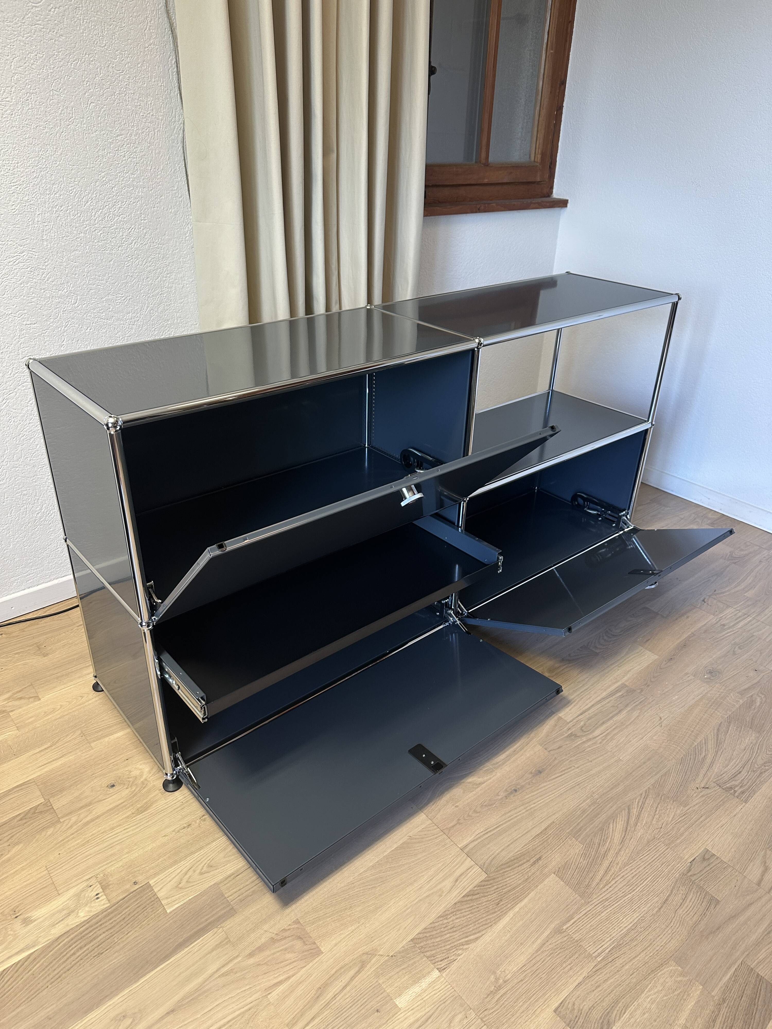 Commode USM Haller en Gris Anthracite et Noir Graphite