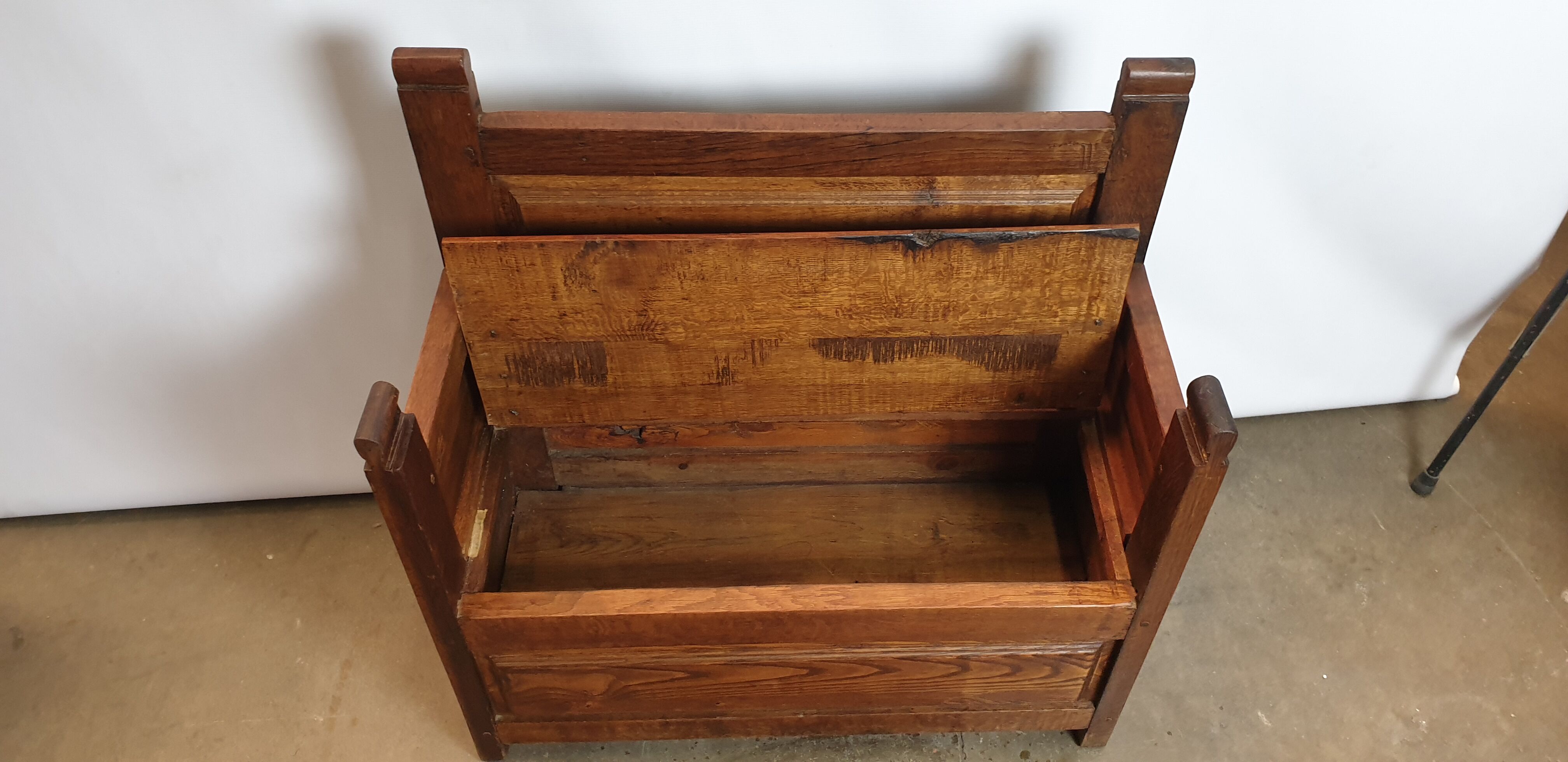 Massive oak chest bench