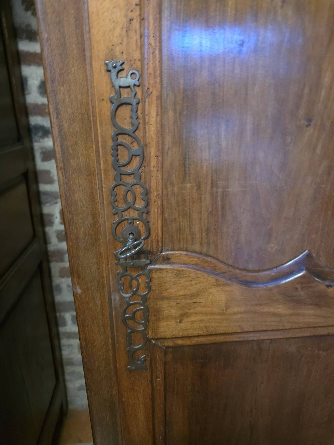 Armoire Bonnetière en noyer