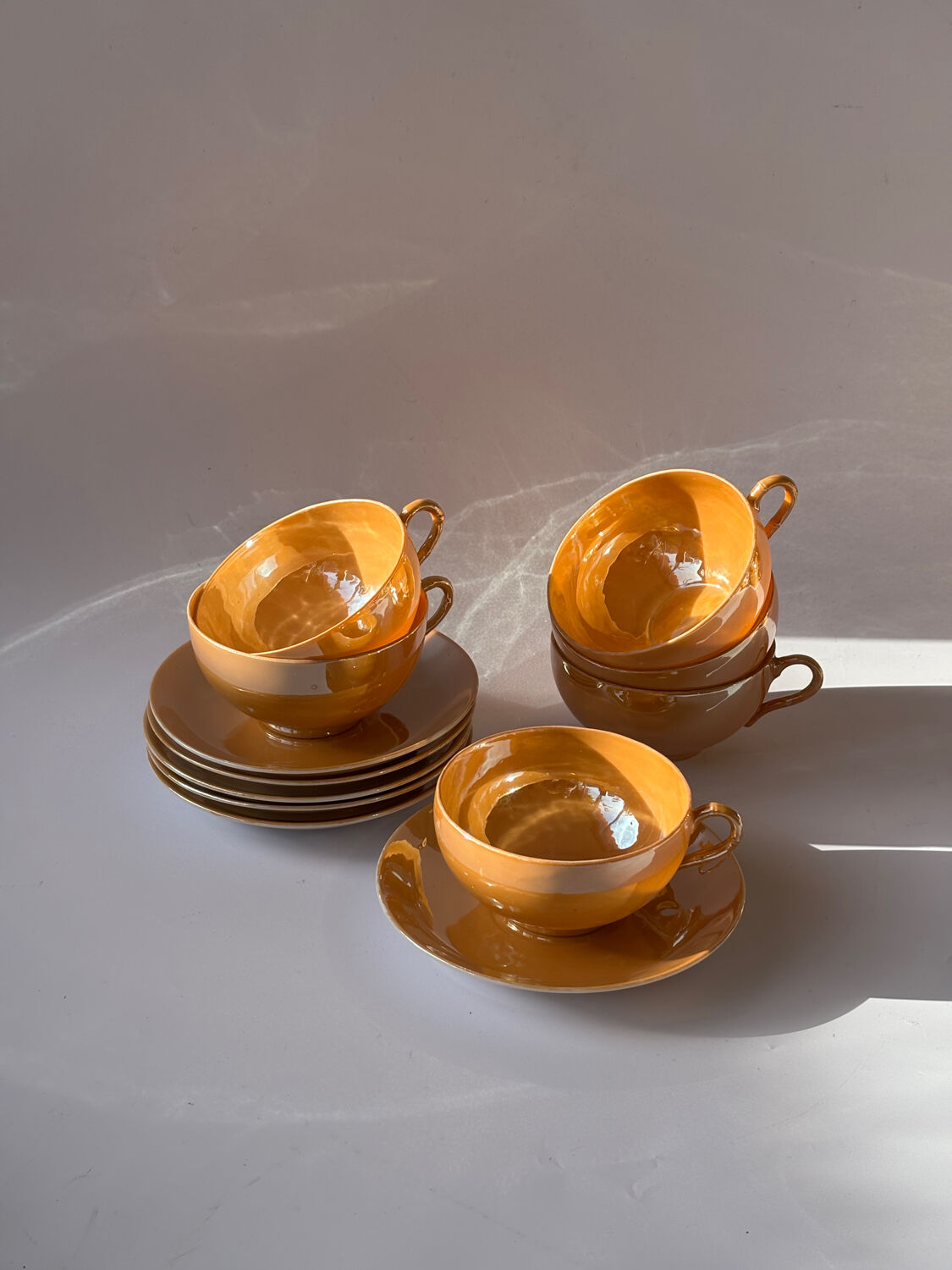 Service en porcelaine irisé 