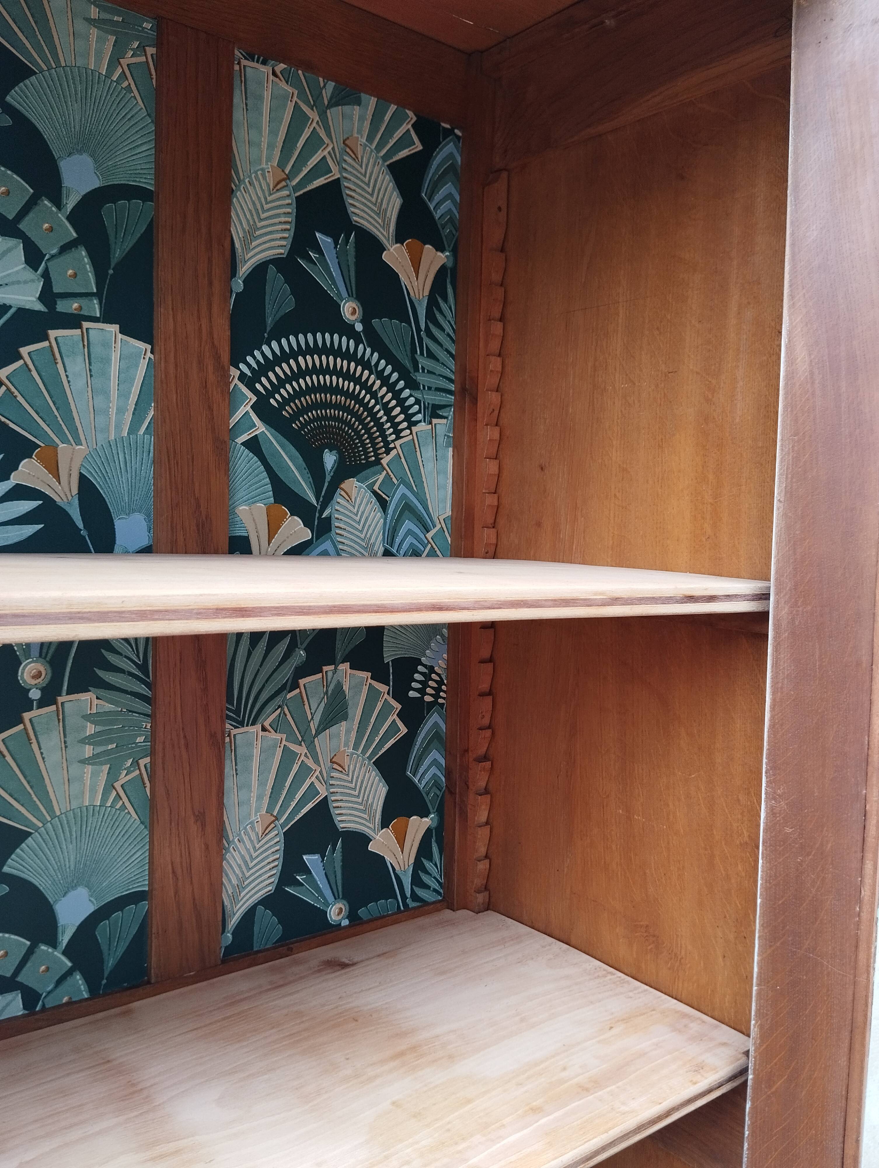 Parisian showcase cabinet year 30