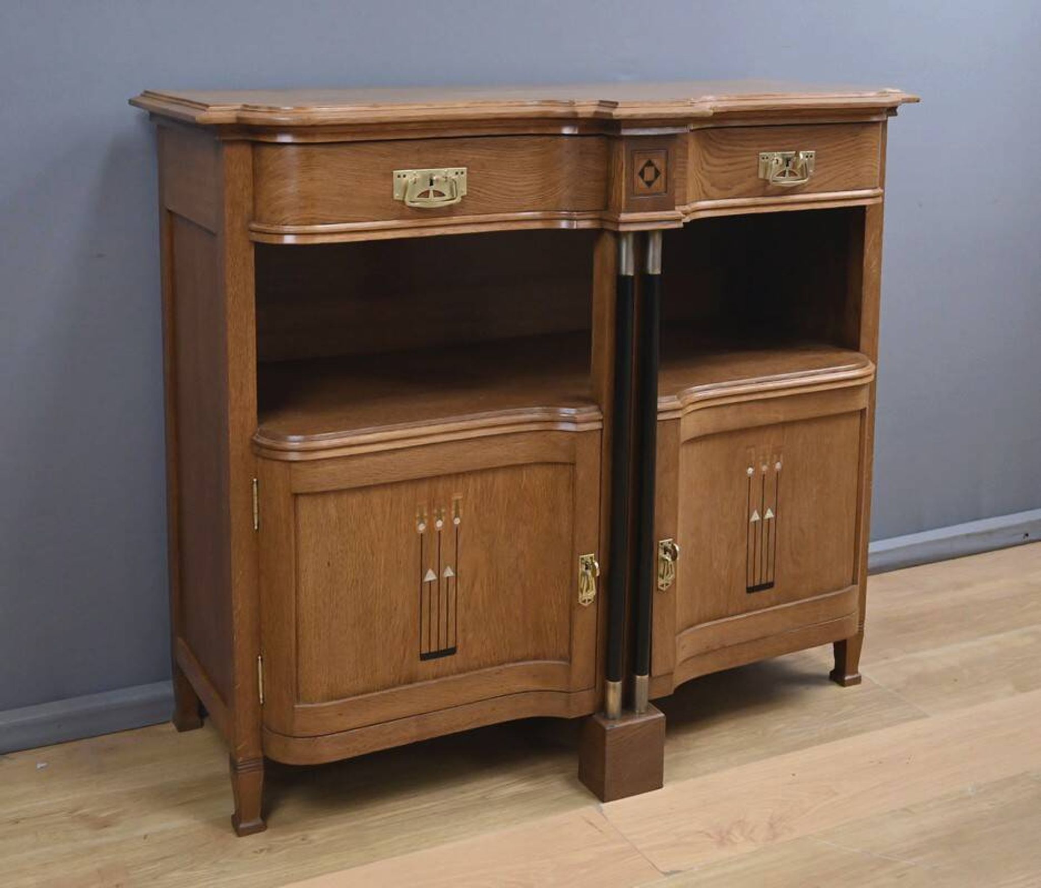 Buffet desserte en chêne dans le style Gustave Serrurier-Bovy, art déco – 1930