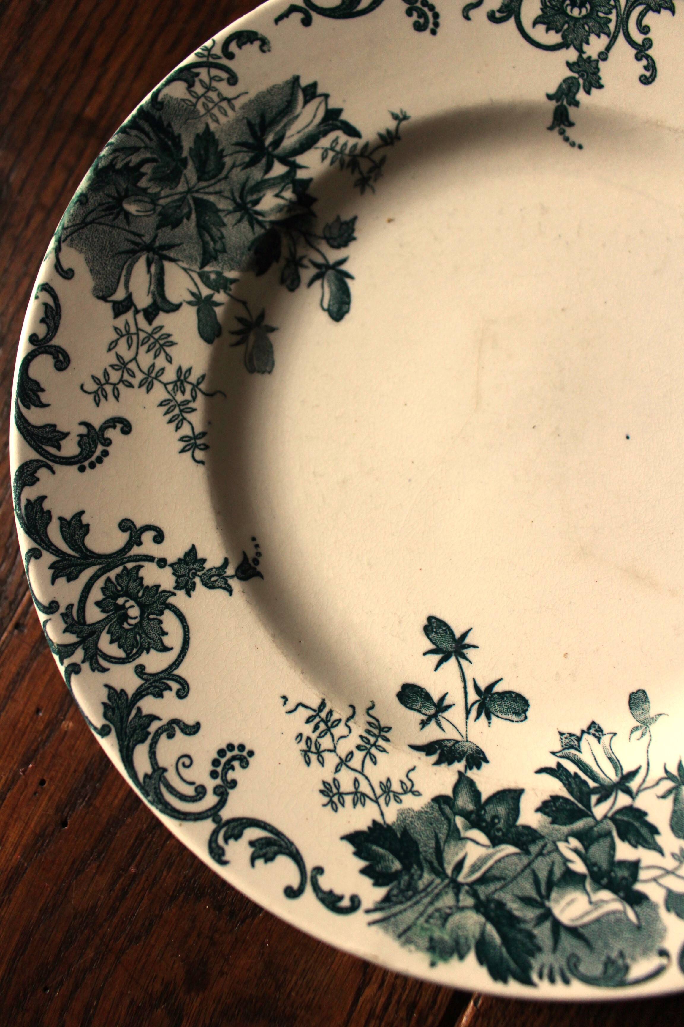 Mismatched lot 4 flat plates + small Saint Amand Terre de fer Blue Green