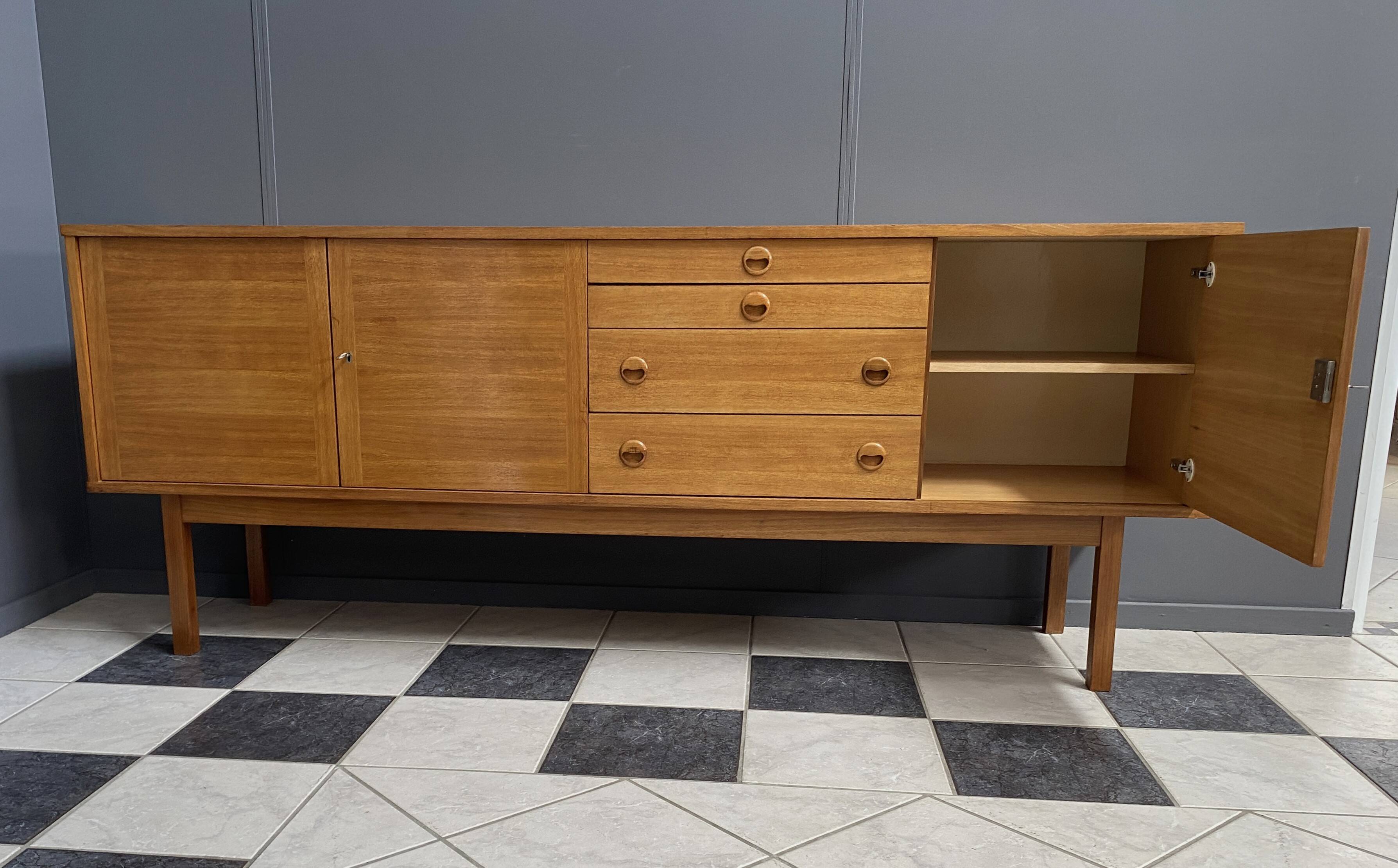 Buffet de style danois des années 1960