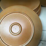 8 assiettes en grès vintage