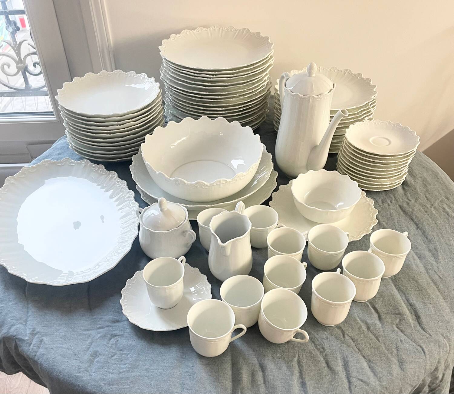 Prestigious 62-piece dinnerware set in vintage 70's Limoges white porcelain by Raynaud