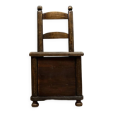 Travail d'art populaire fin XVIIIè: fauteuil d'enfant dissimulant un coffre