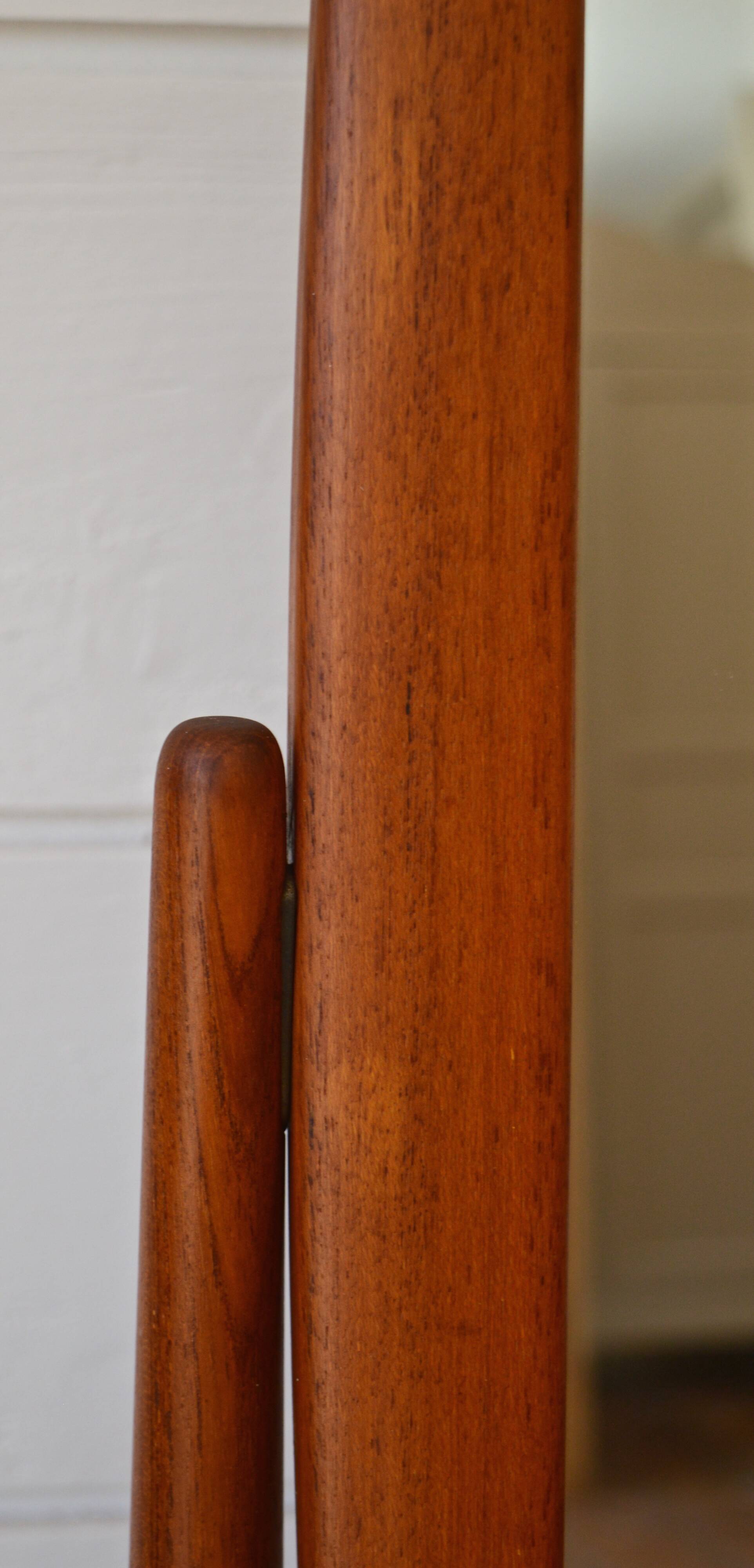 Scandinavian dressing table