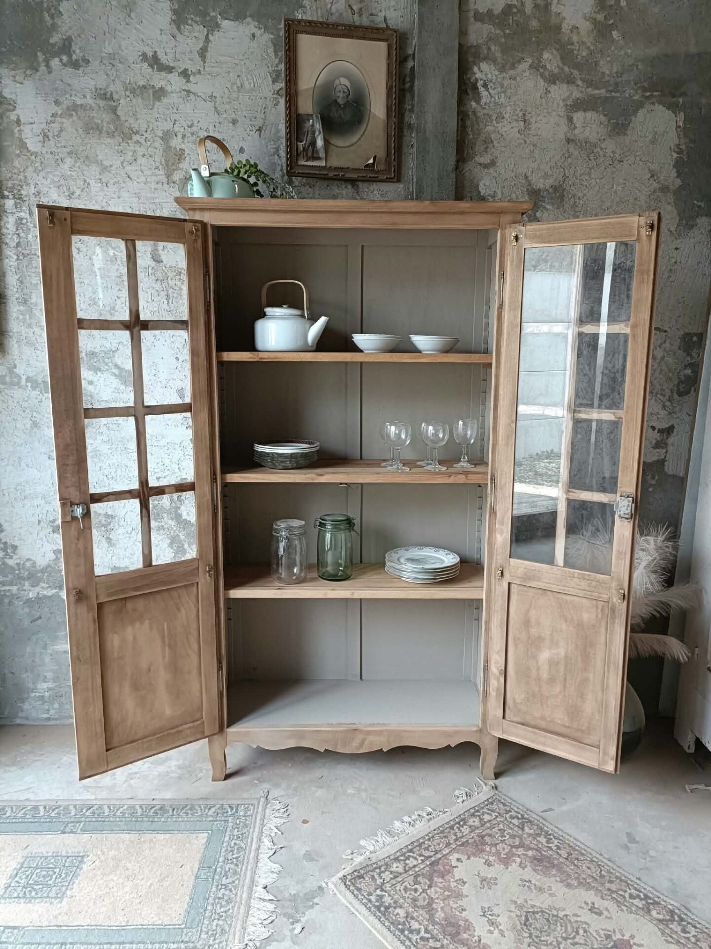 Parisian display cabinet