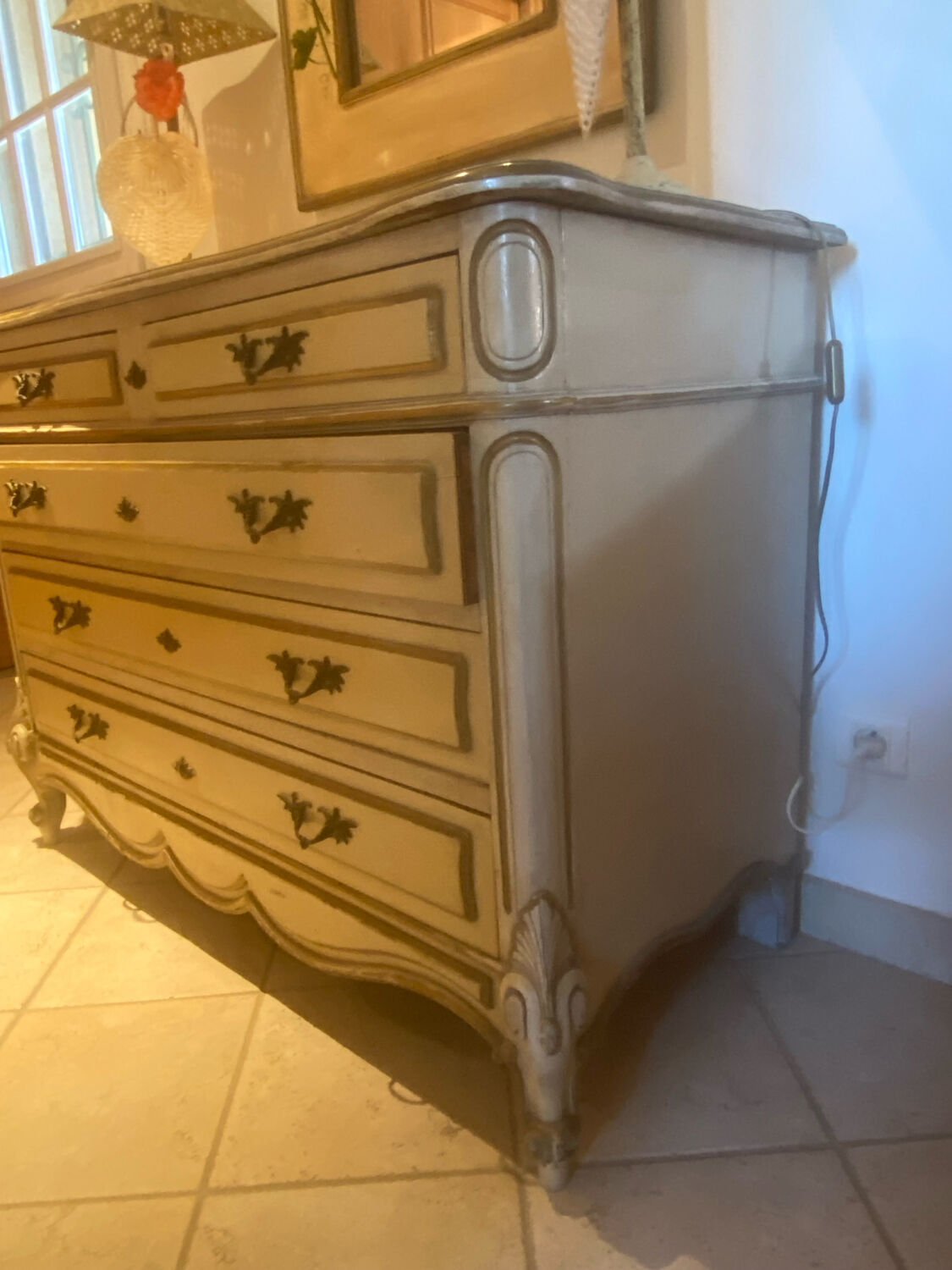 Antique chest of drawers