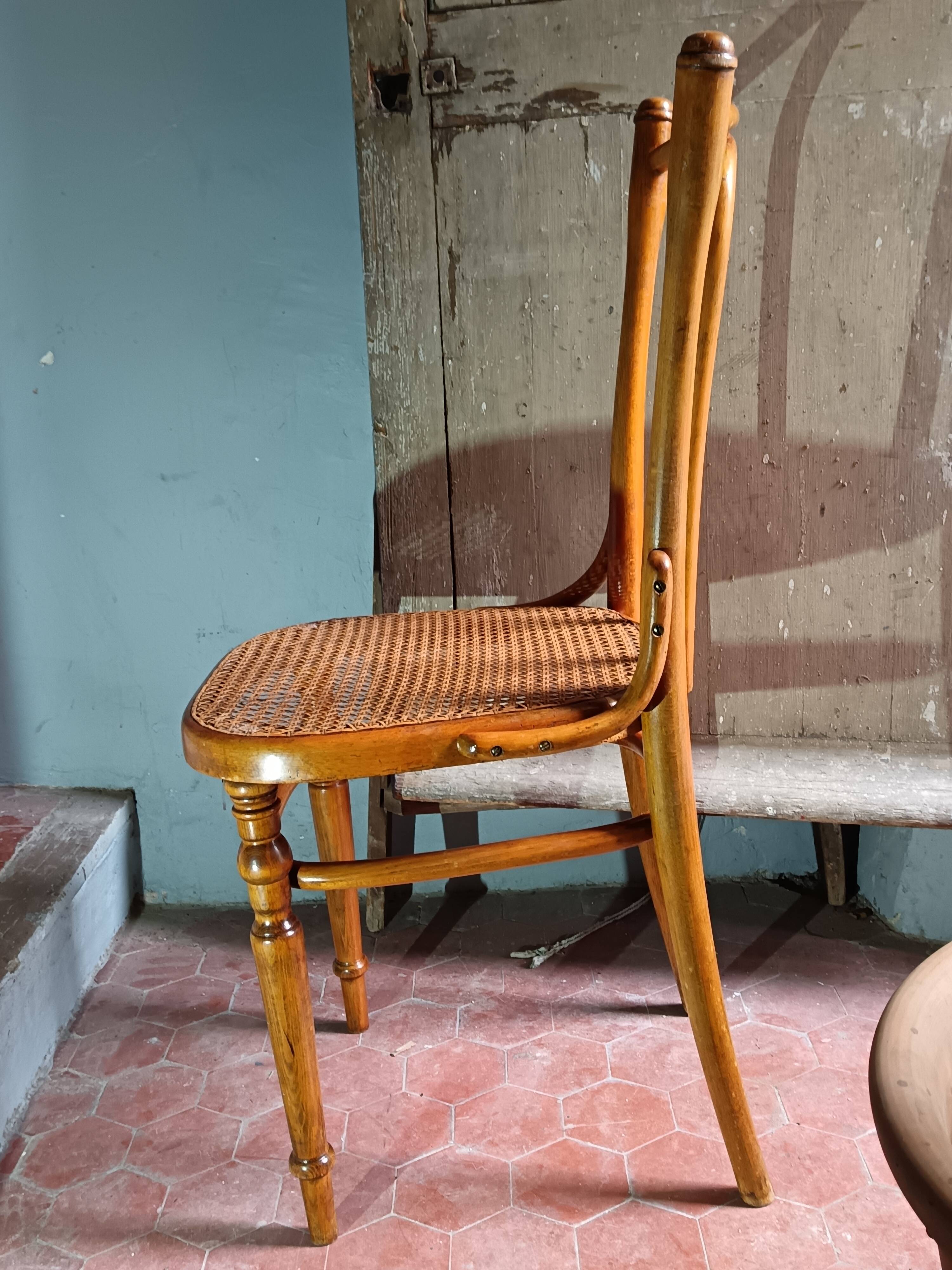 Ancienne Chaise de Bistrot en Bois Courbé " Fischel "