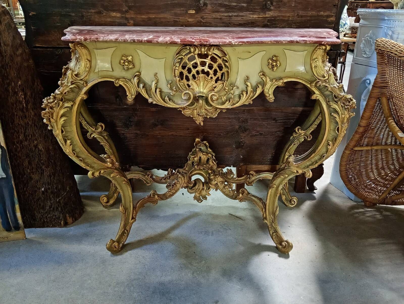 Venetian console in Louis XV style – Carved, lacquered, and gilded wood