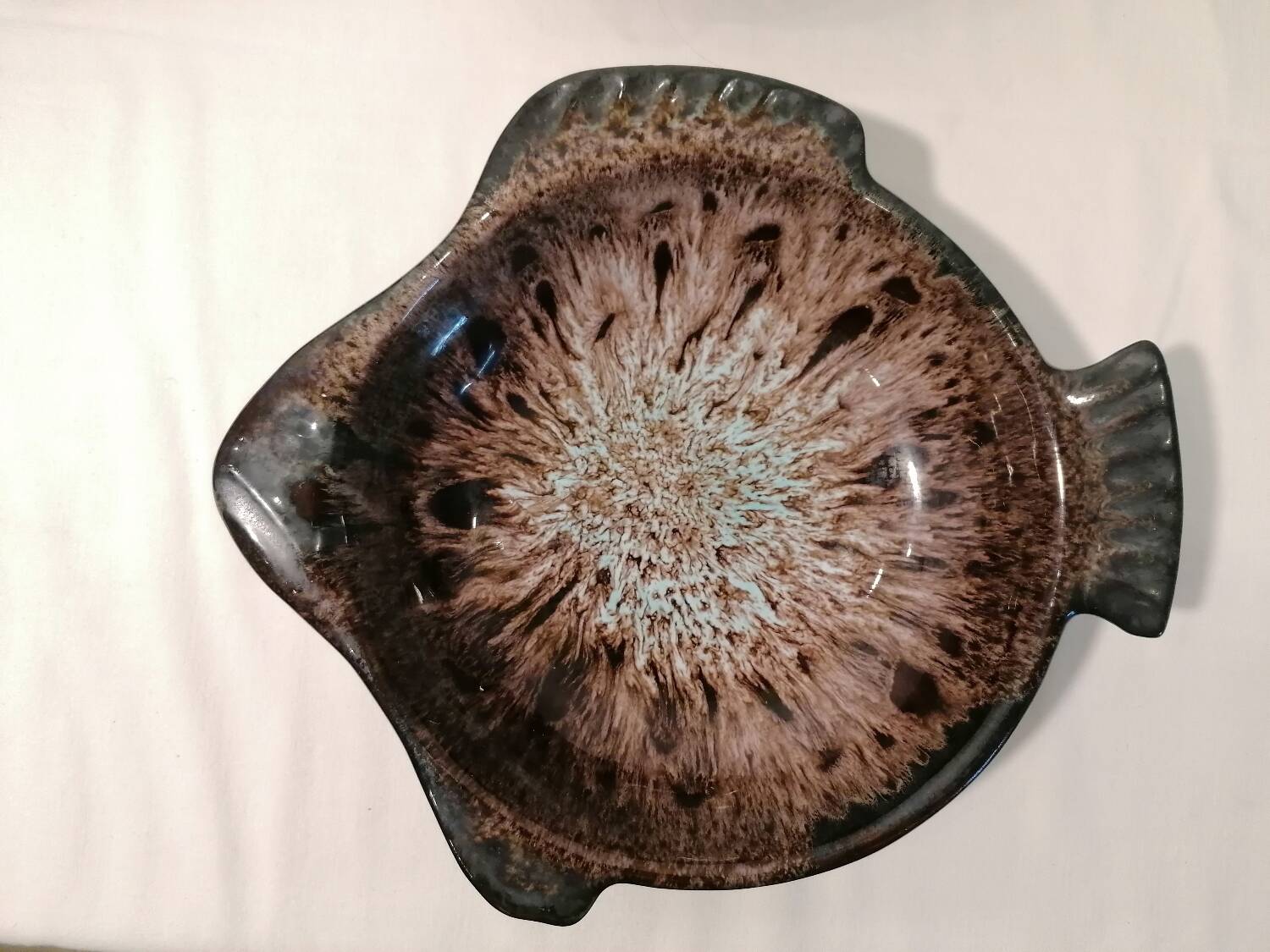 Set of 7 fish-shaped plates signed MARIUS GIUGE circa 1970