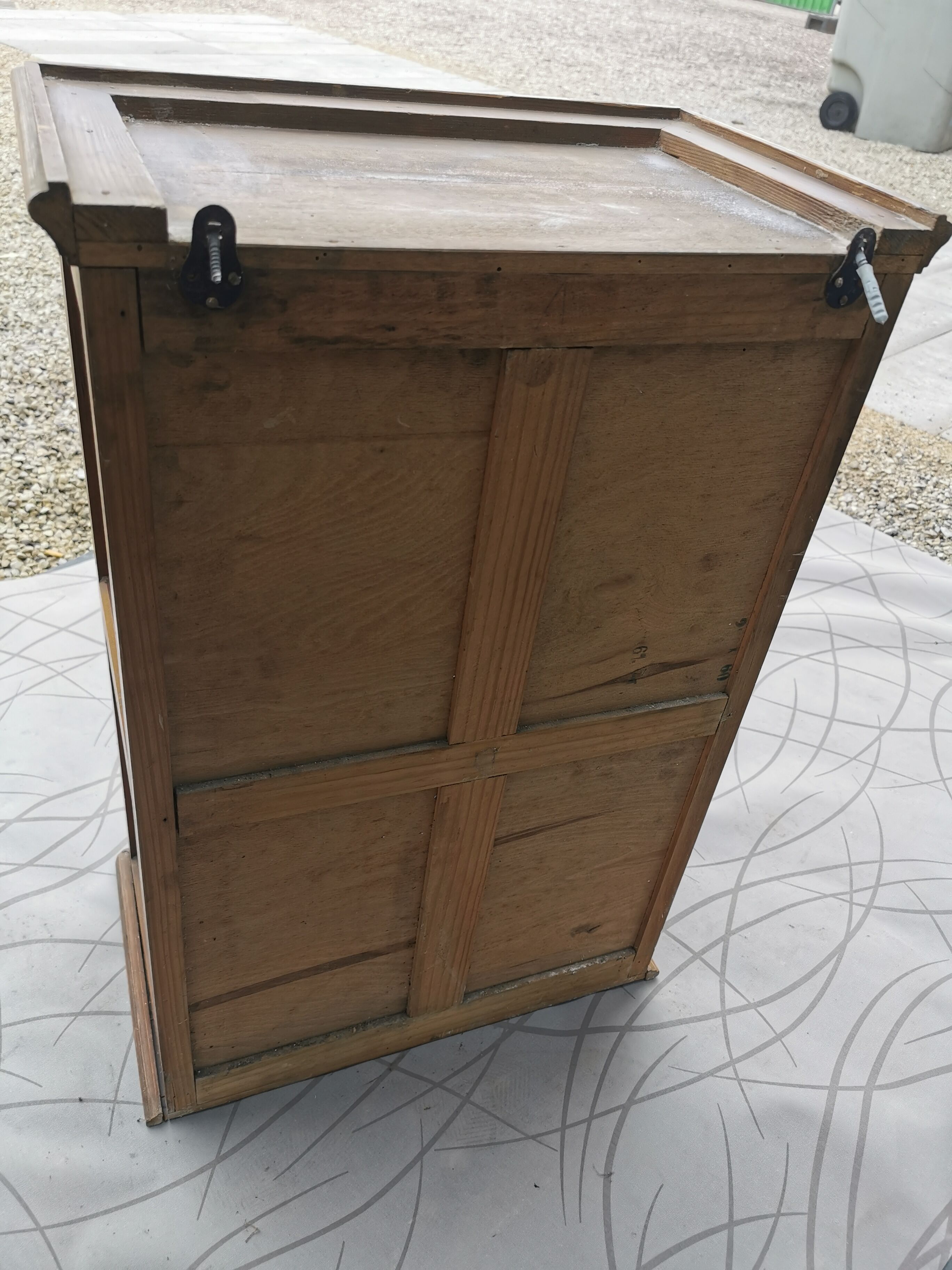 Wall window / medicine cabinet