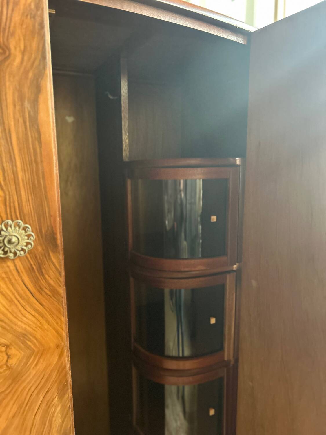 Small English wardrobe from the Art Deco period in walnut veneer - The elegance of rarity
