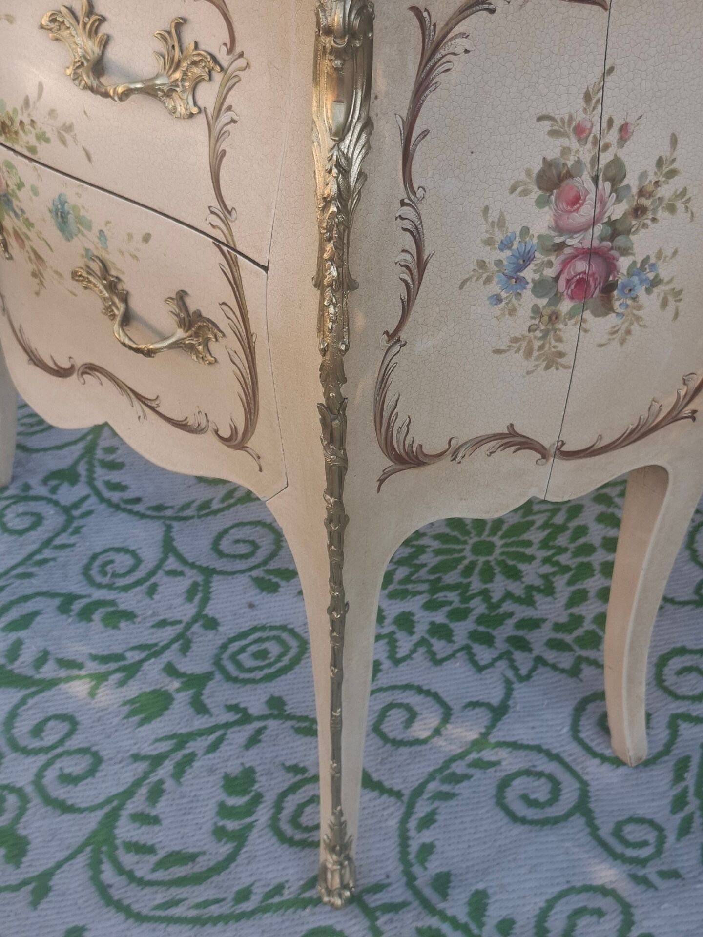 Venetian commode