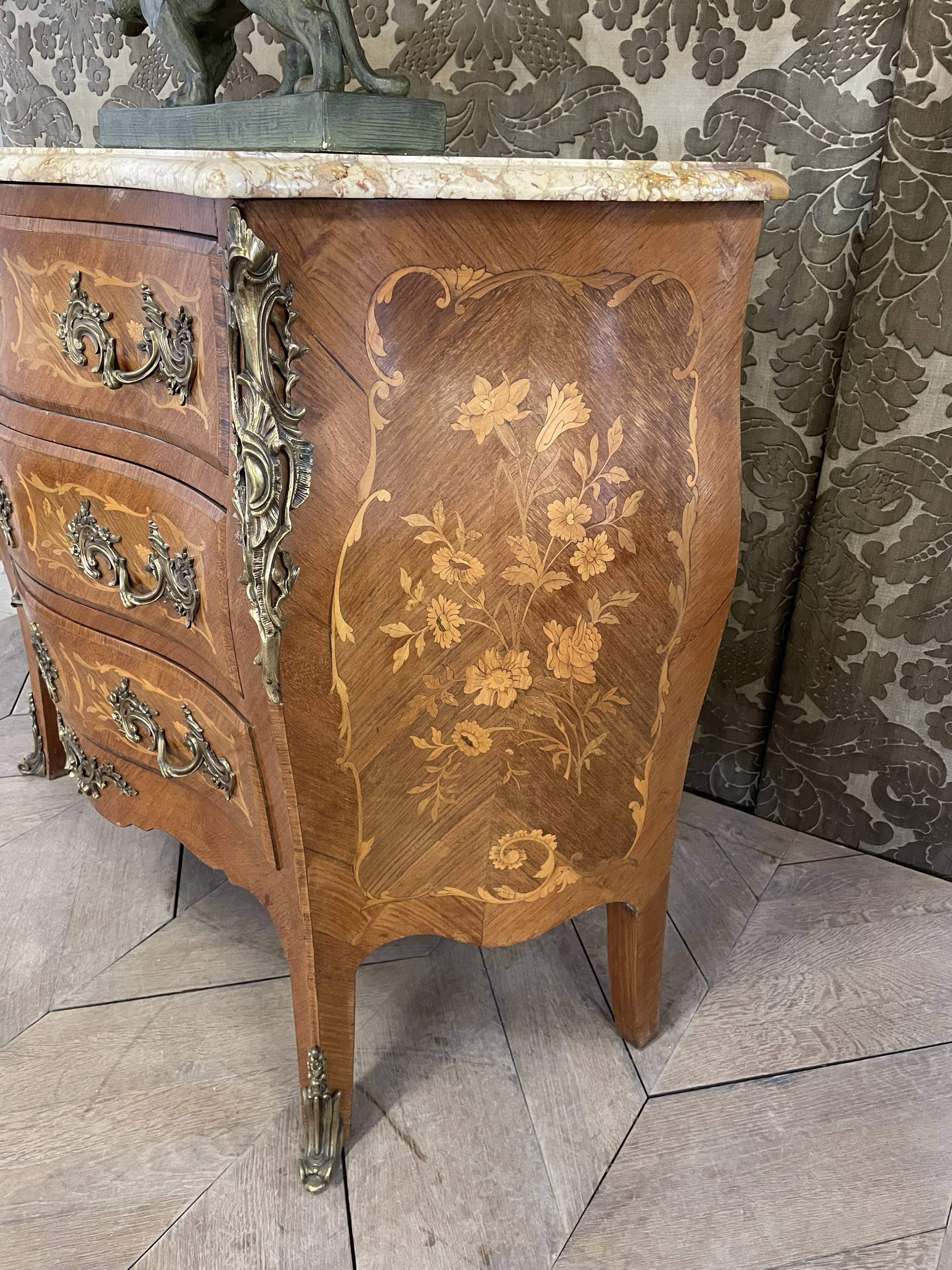 Louis XV style chest of drawers in marquetry