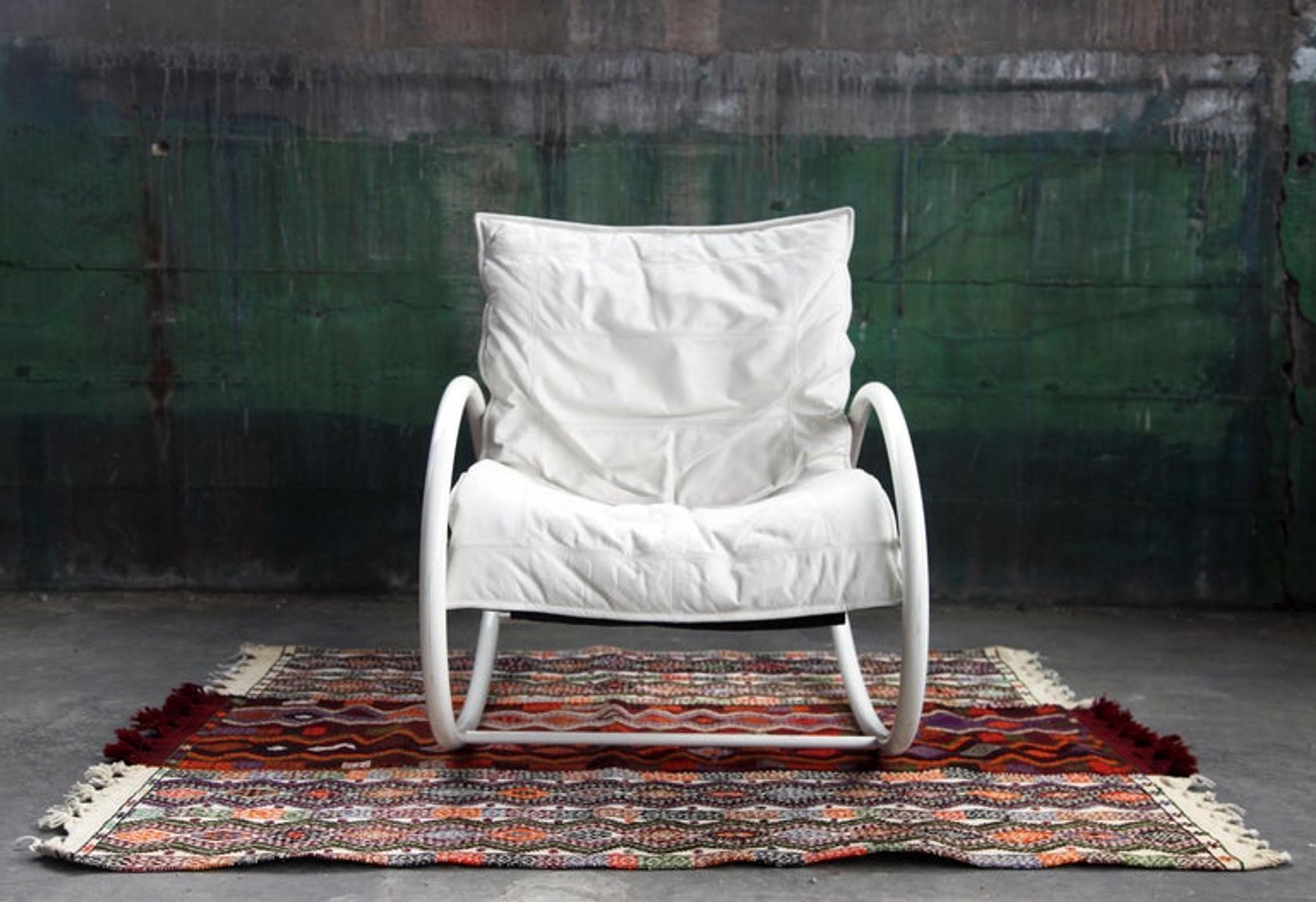 Rocking chair Memphis Ellipse leather Les Amisco with its cushion