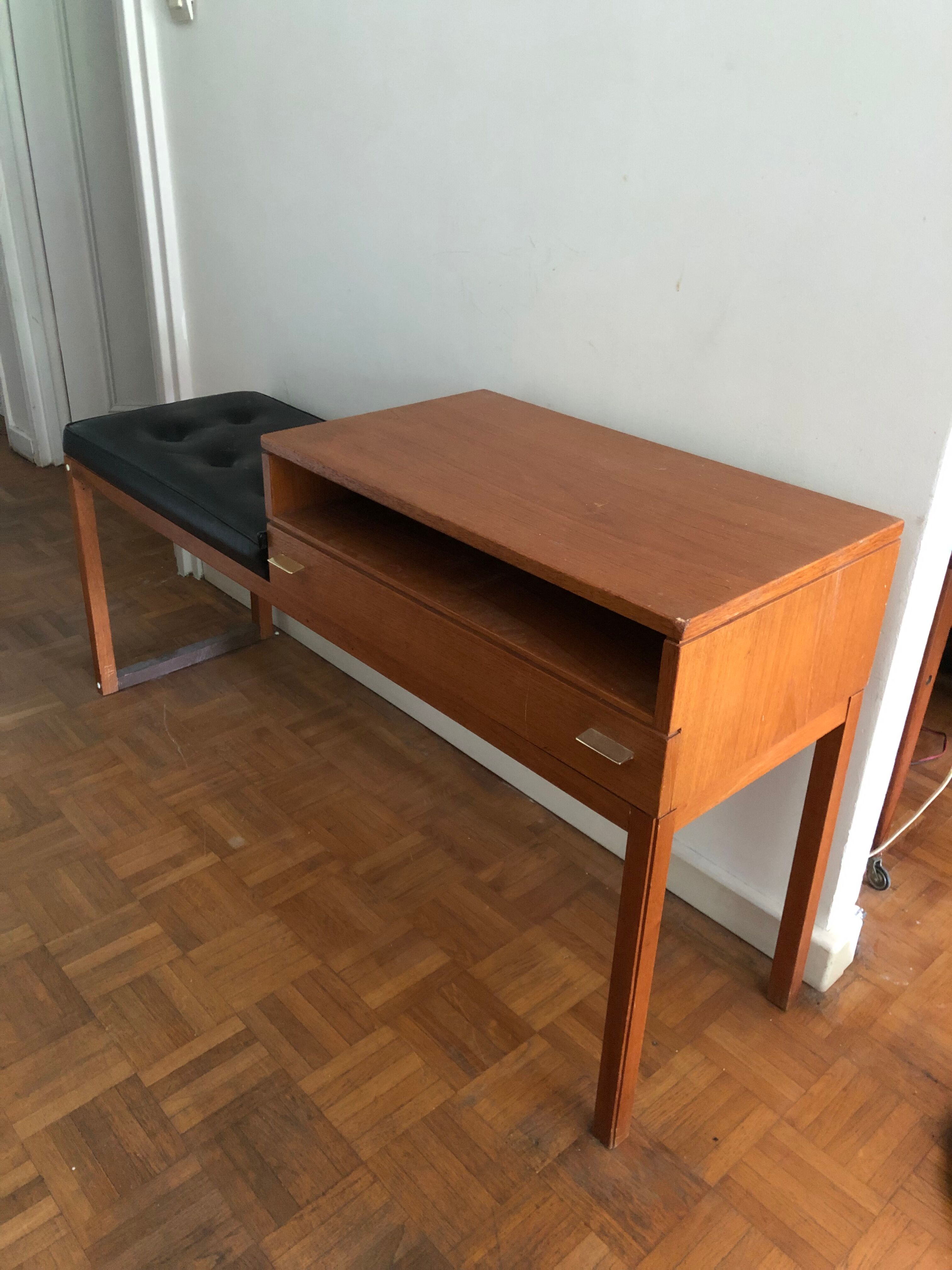 Scandinavian entrance bench