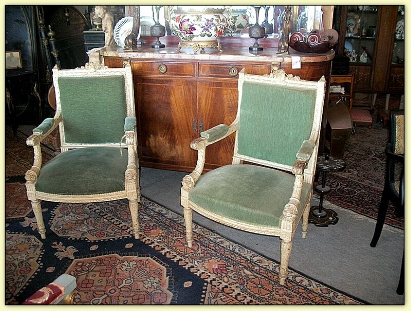 Salon lacquered cream style LXVI